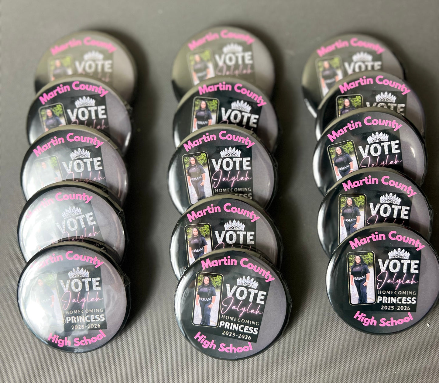 custom personalized photo buttons for events and campaigns